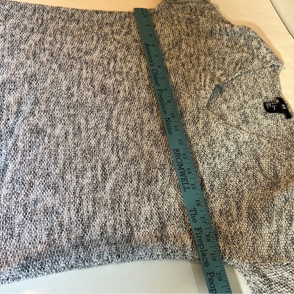 H&M Heather Gray V-Neck Sweater Size Small - Picture 8 of 9